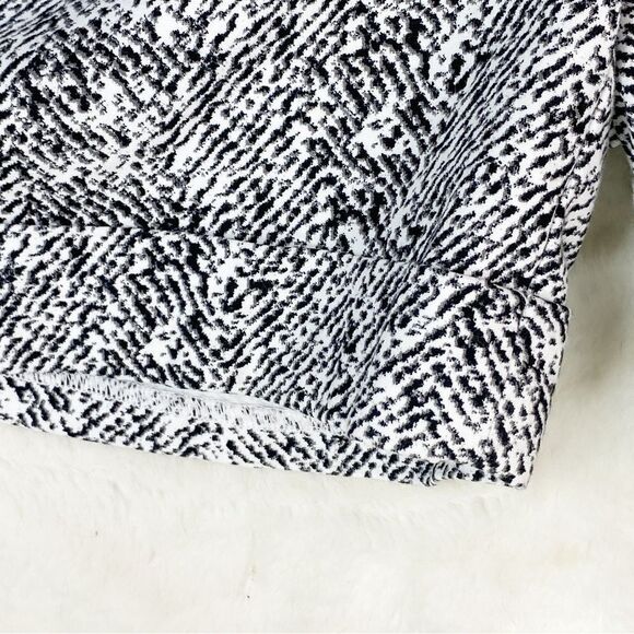 Apt. 9 Torie Printed Mid Rise Cuffed Hem Chino Shorts Black White 4 - Picture 4 of 10